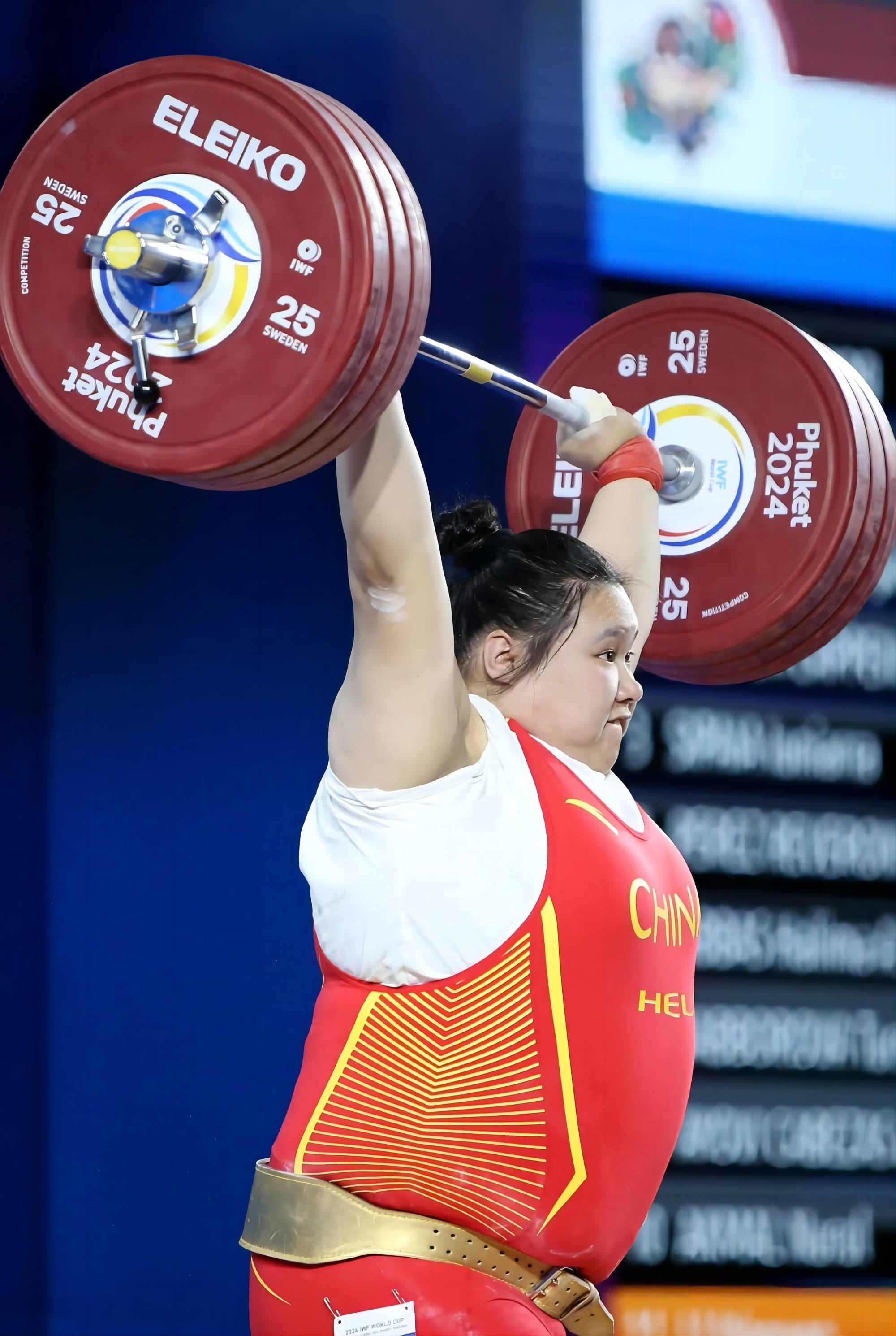 力拔头筹终登顶,女子选手再创佳绩! 力拔头筹终登顶,女子选手再创佳绩!