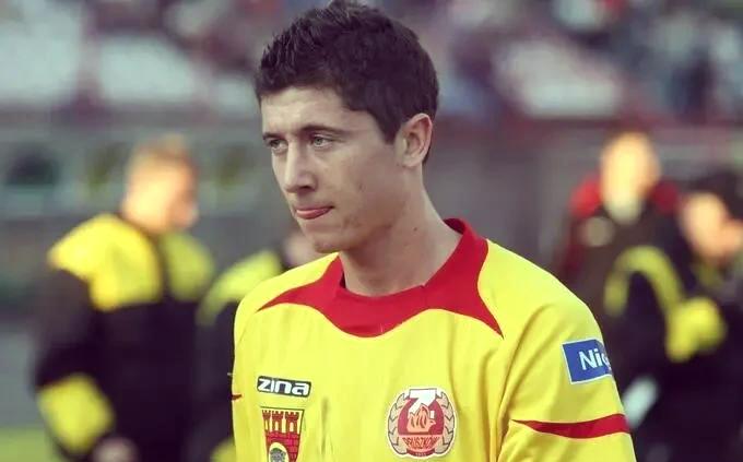 爱游戏tv-莱万多夫斯基取得冠军联赛进球记录的简单介绍