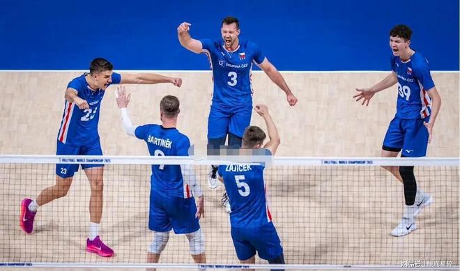 包含国际足坛传来佳音，捷克队精彩胜利的词条